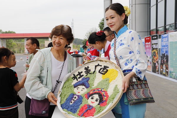 图片1：民族特色美食体验