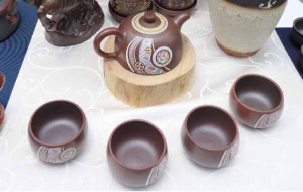 坭兴陶茶具。杨易铮摄