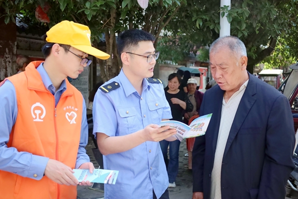 安全宣传活动现场。