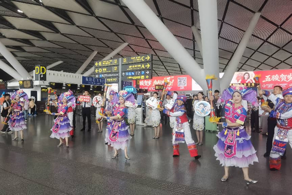 精彩的快闪表演。北部湾航空供图