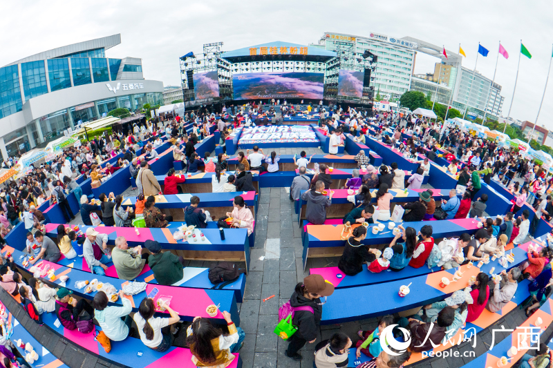 “粉超”活动现场。人民网记者 雷琦竣摄