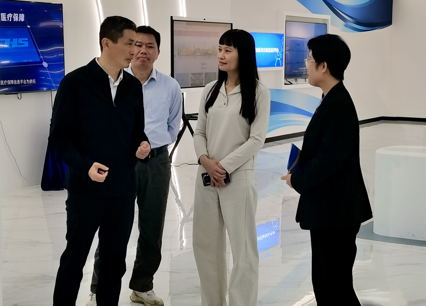 调研组在防城港国际医学开放试验区调研