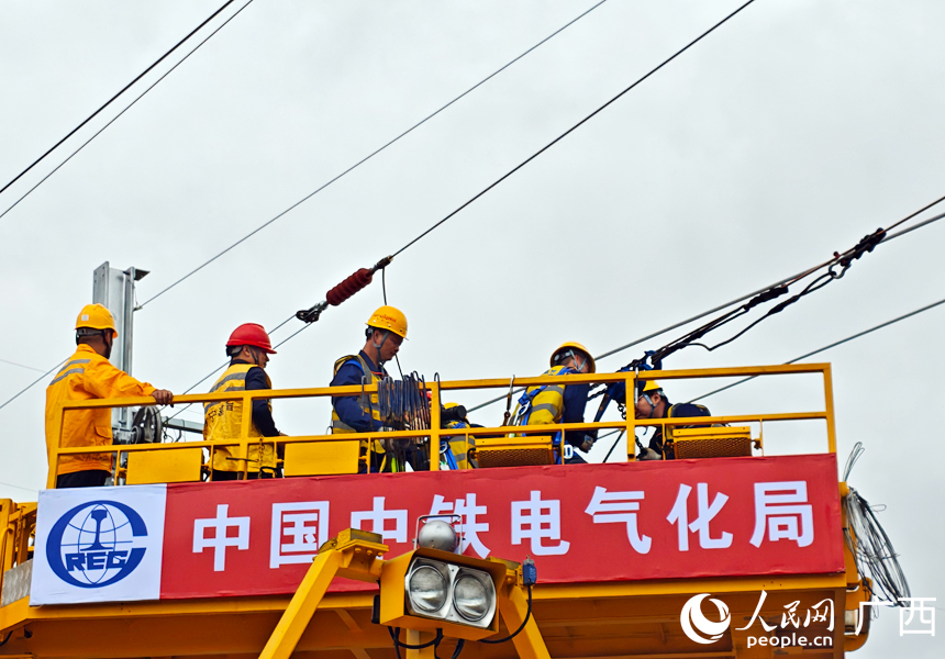 作业现场。人民网记者 王勇摄