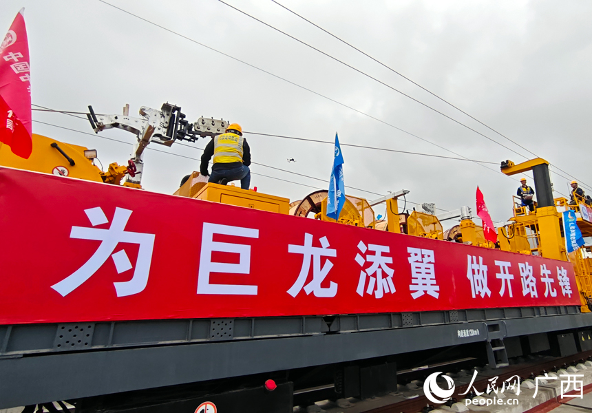 作业现场。人民网记者 王勇摄