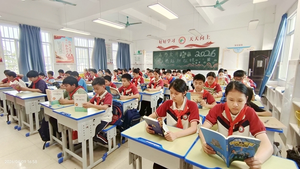 班级常态化阅读。
