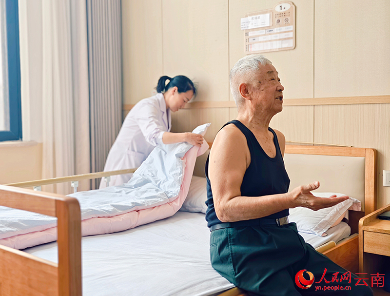 郭瑞雄老人在养护中心住得舒心。