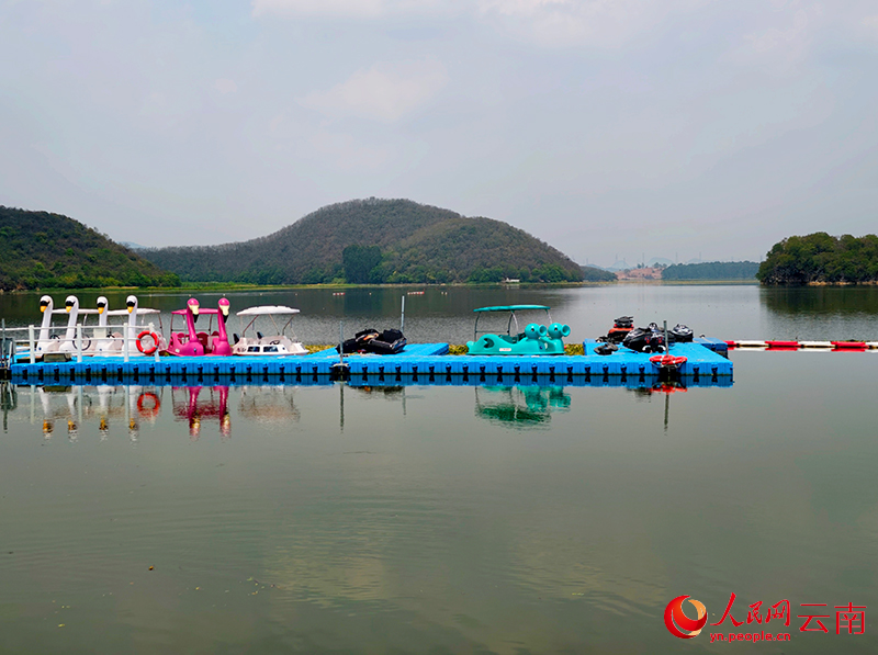 当地利用听湖水域打造龙舟等水上项目。