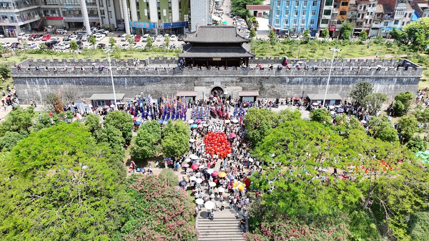 巡游现场。港北区委宣传部供图