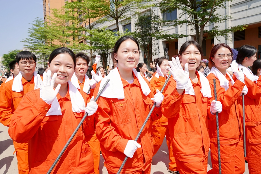 巡游现场。港北区委宣传部供图