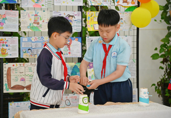 海一实验小学学生展示读书成果