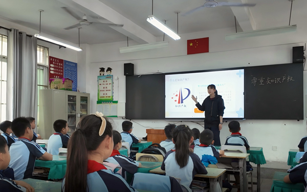 学校开展知识产权科普课堂。何青霞摄