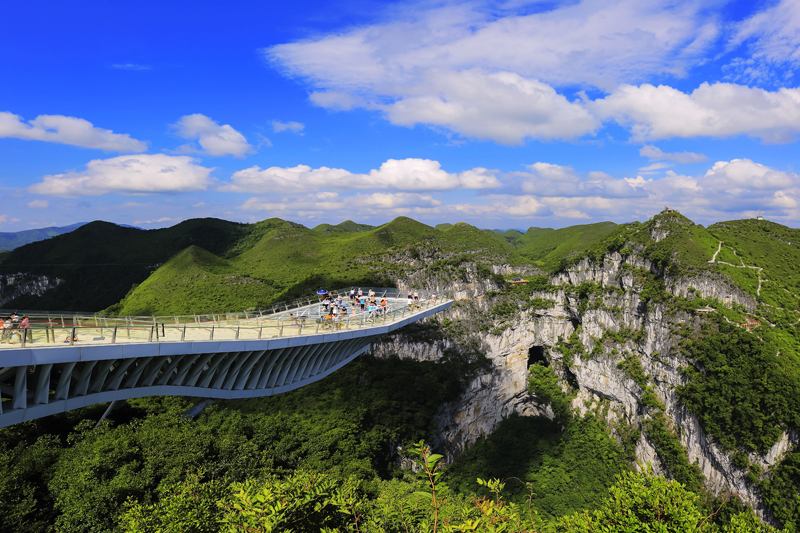 云海天舟。乐业县文化体育广电和旅游局供图