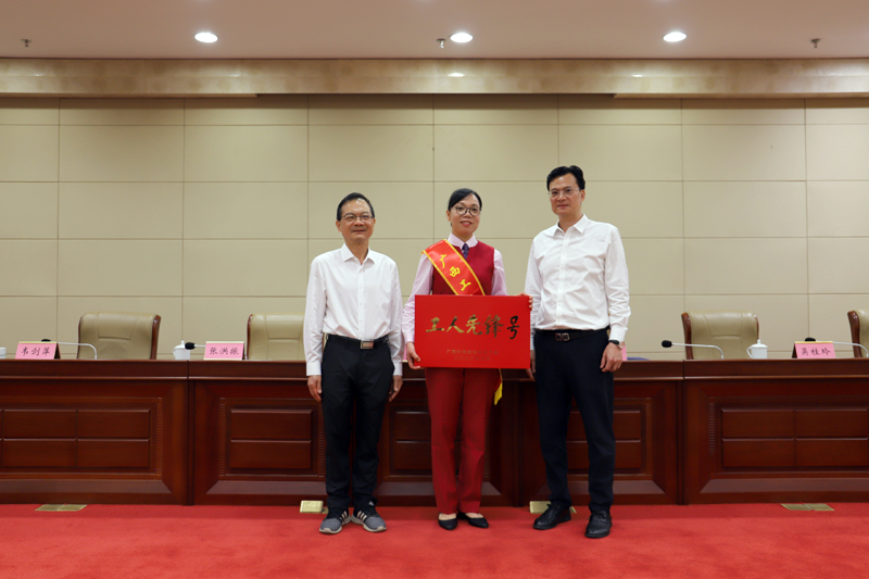 博白收费站被授予“广西工人先锋号”。顾清文摄