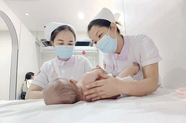 新生儿护理现场。924医院供图