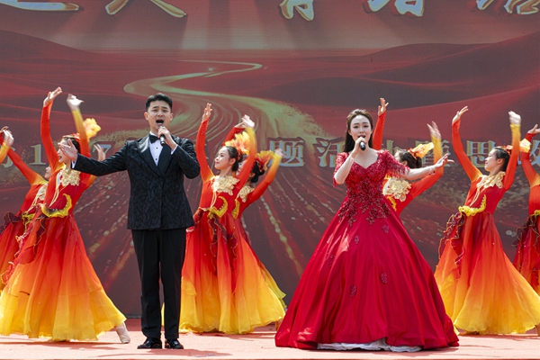歌伴舞《領航》。