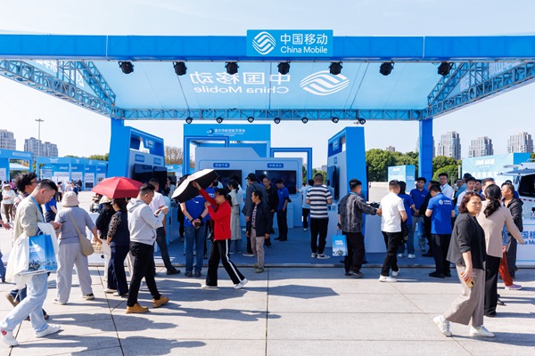 活动现场展示了先进的低空飞行解决方案。