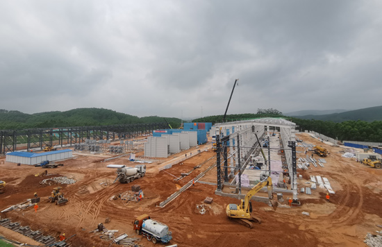 “五一”期间，500千伏龙潭变电站施工现场。王生摄