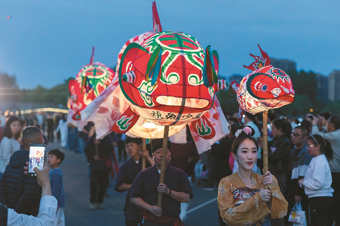 5月1日，南京市雨花台区古雄街道莲花湖公园举办了一场别开生面的活动