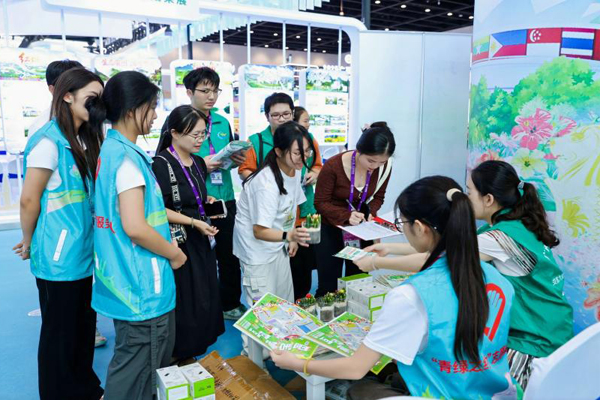 “青绿之约”志愿服务队。广西环保集团供图