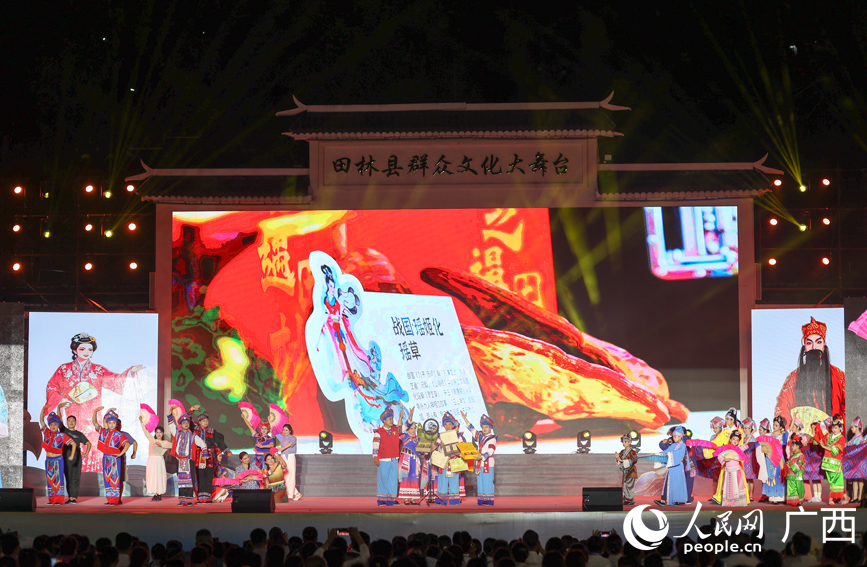 演出现场。