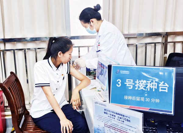 市民在接种HPV疫苗。