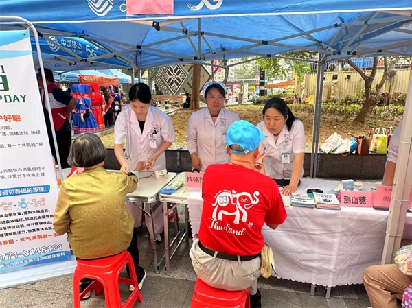 义诊活动现场。广西民族医院供图