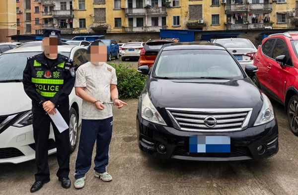抓获走私国家禁止进出口货物、物品案的运输司机赵某