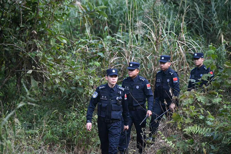 民警在边境辖区开展巡逻。广西边检总站供图