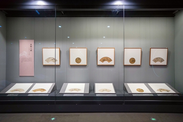 清代花鸟画扇面展现场。主办方供图