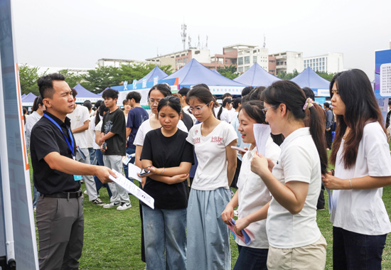 招聘現場。北海職業學院供圖