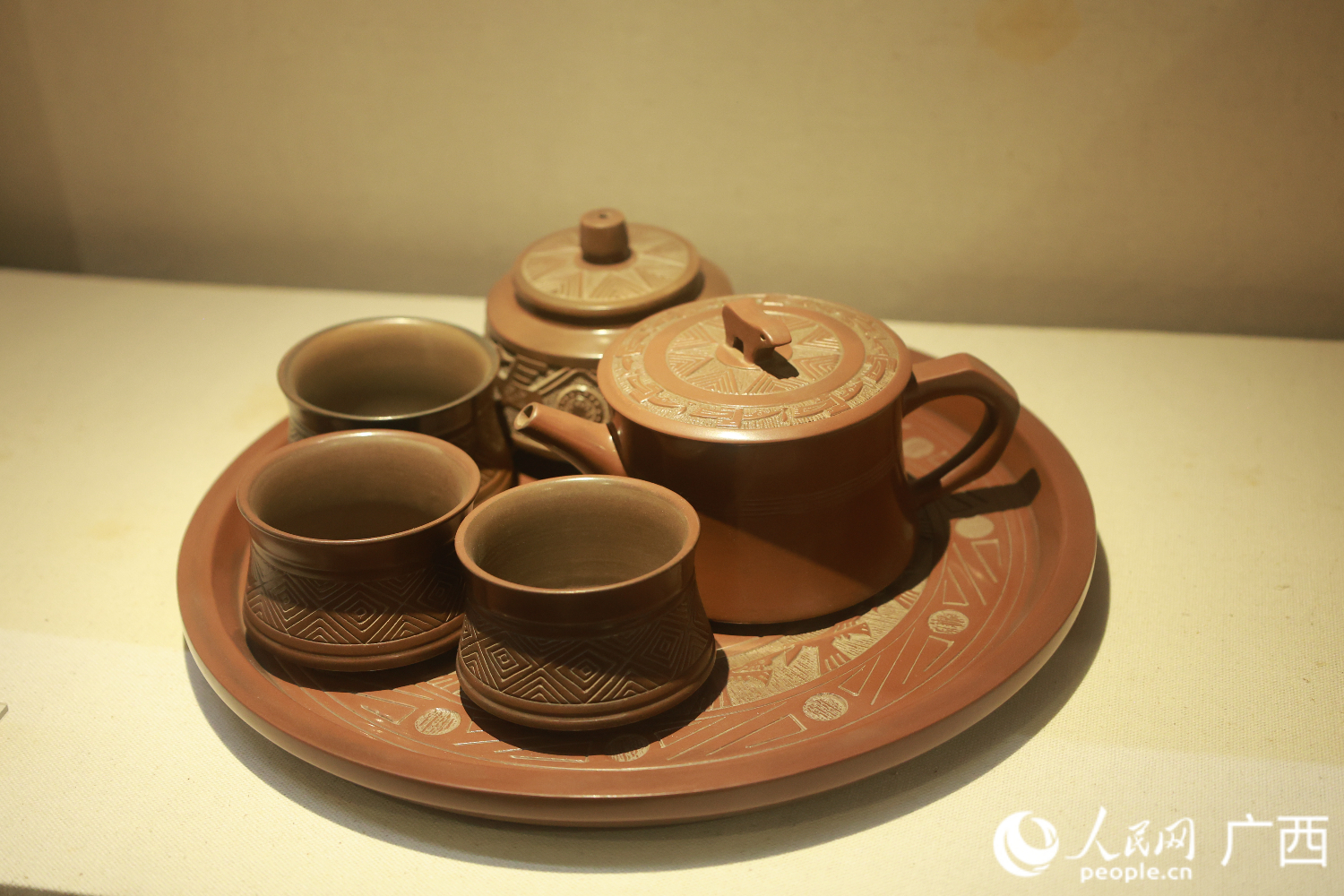 坭兴陶作品展示。人民网 韦欢摄