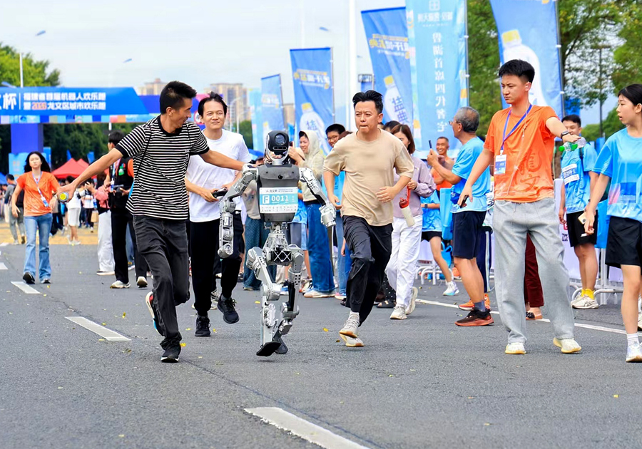 机器人在奔跑中