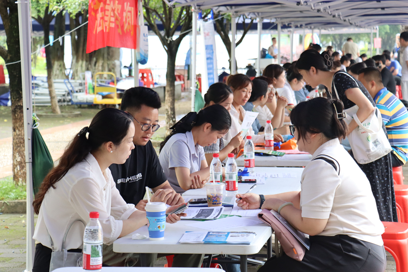 活动现场。柳州市人力资源和社会保障局供图