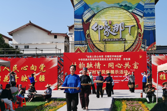 百色市右江区江凤村那西屯“村T”民俗展示活动现场（广西民宗委供图）。