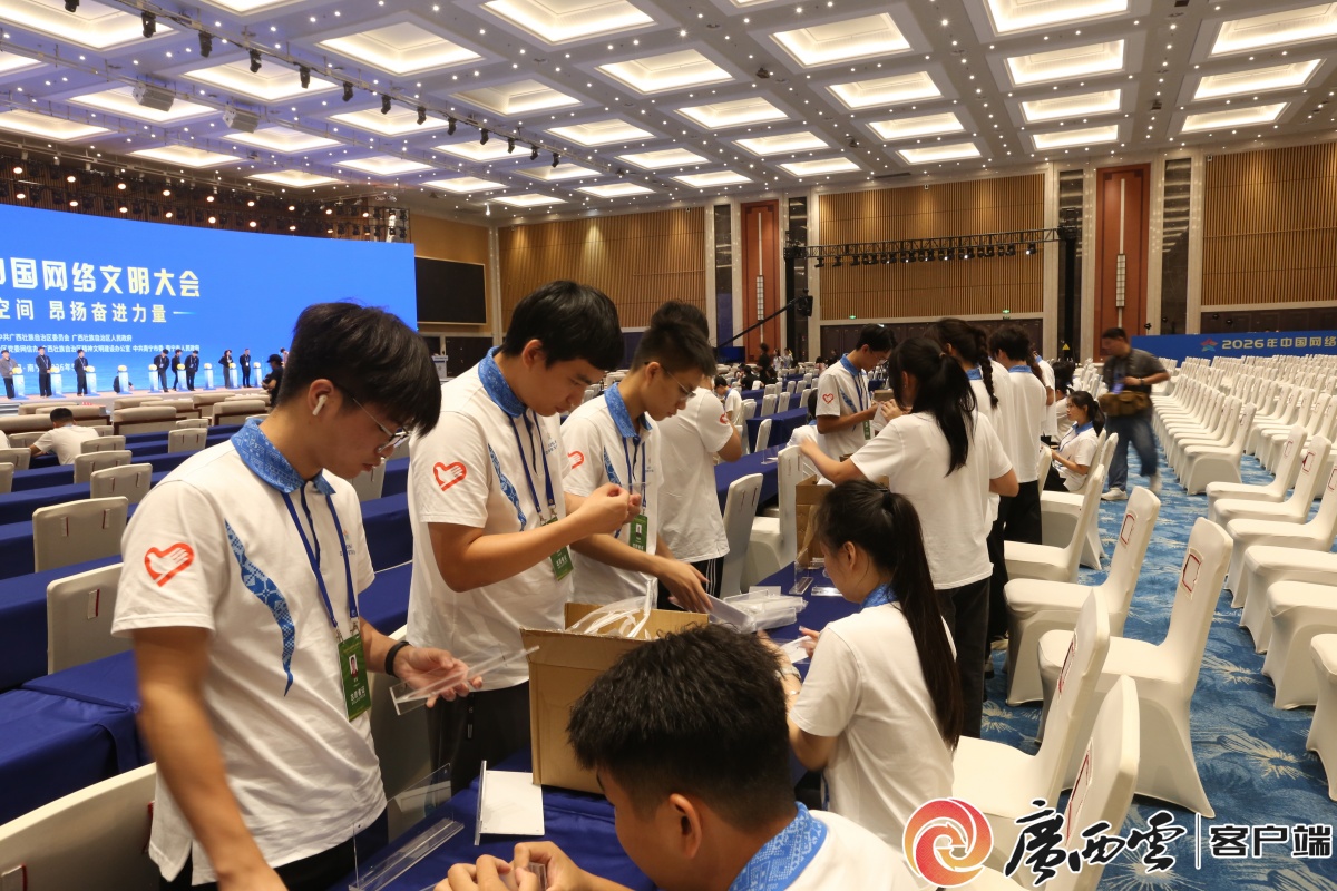 志愿者开展服务现场。孔繁泽 摄