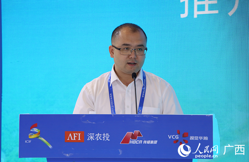 与会企业代表作推介。人民网记者 付华周摄