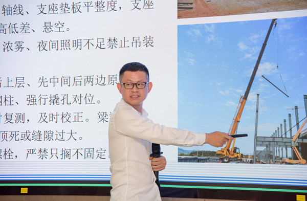 選手現場從容應對評委的問題。中國一冶供圖