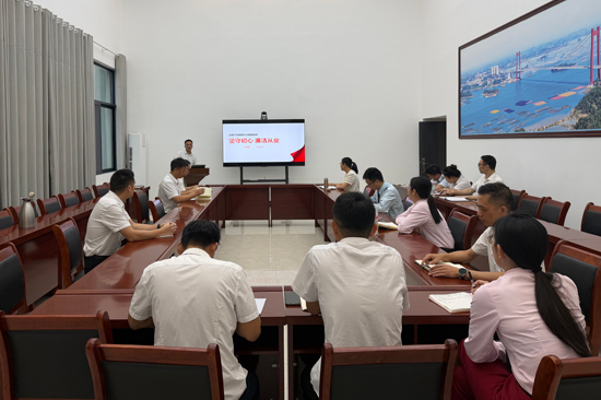 黨委領導班子到濱海分公司黨支部上黨課。羅有蘭攝