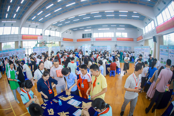 体验活动现场。桂林市卓然学校供图