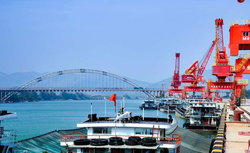 南宁港六景港区。潘浩摄