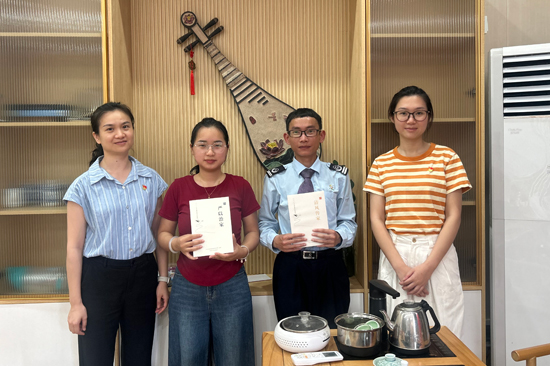 党支部开展廉洁家访活动。李青桂摄