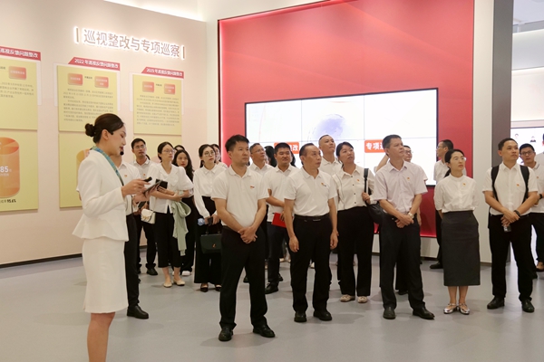干部职工参观全区国资国企廉洁教育基地。