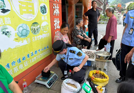 开展拉网式排查