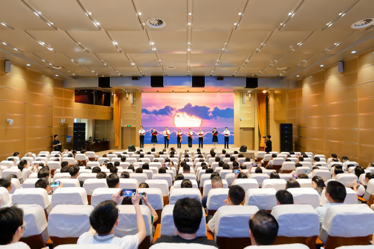 朗誦節目《十載砥礪·薪火永續——共赴科技強國新征程》。黃濟程攝