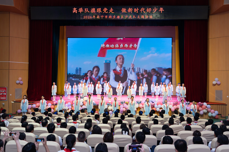 明天学校合唱《让我为你唱首歌》。黄伟铭摄