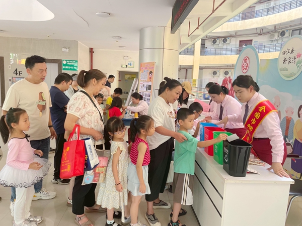 “童心护生态 分类筑美好”主题活动现场。
