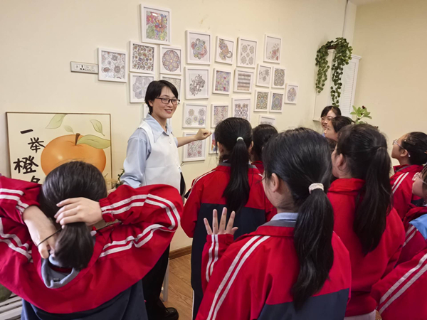 小学师生走进高校心理中心实地体验与交流。桂林医科大学供图