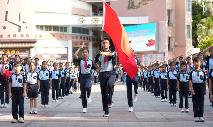 出旗仪式。林文健摄