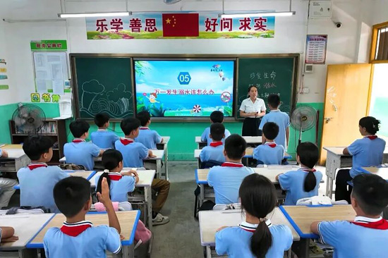 开展“珍爱生命 预防溺水”主题班会。博白县委宣传部供图