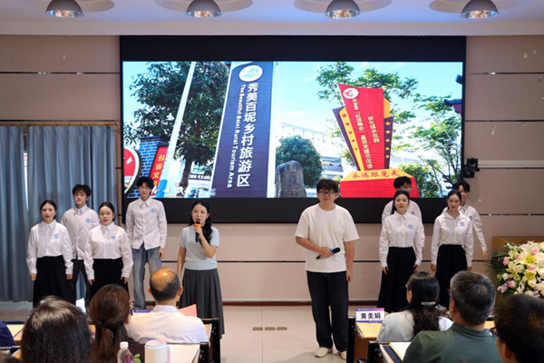 学校师生汇演《青春之光》。广西幼师供图